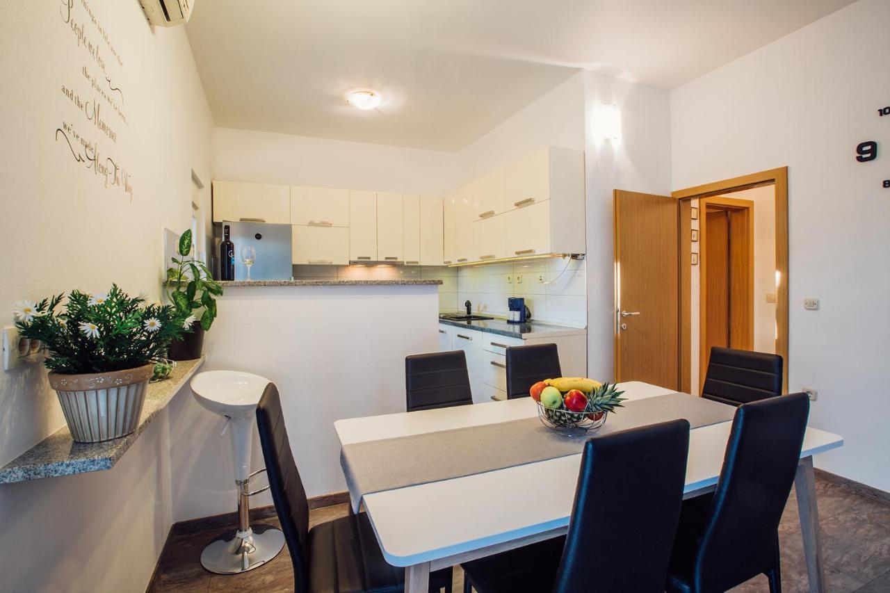פודסטראנה Apartments Essentia מראה חיצוני תמונה